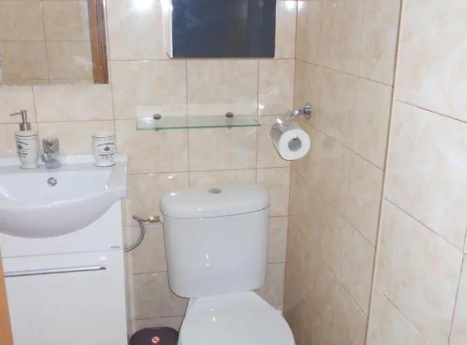Ano Ladadika *
